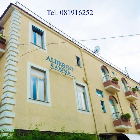 Albergo Sant'Anna Pagani Bagian luar foto