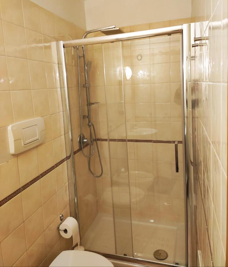 Albergo Sant'Anna Pagani Bagian luar foto